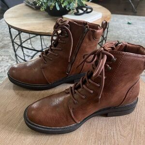 Women’s Brown Leather Boots - Size: 9 - Baretraps